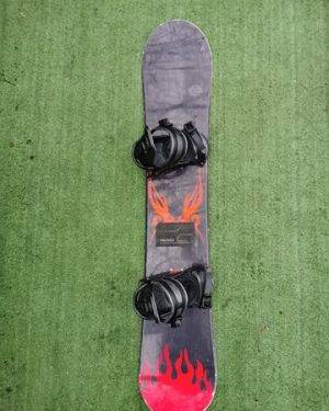 SNOWBOARD Daska i Vezovi 151 cm